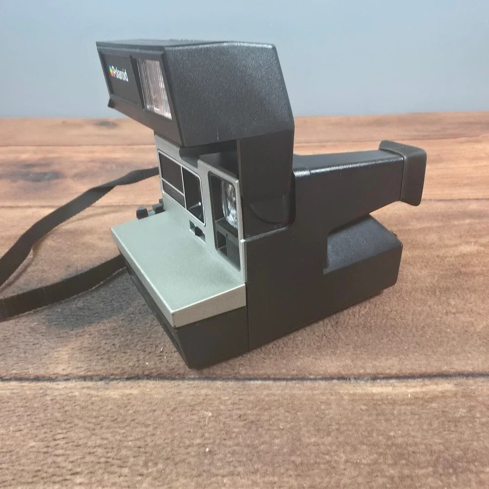Polaroid Sun 600 LMS Camera OS Black Good Light Management System Flash
